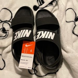 Nike tanjun sandal
